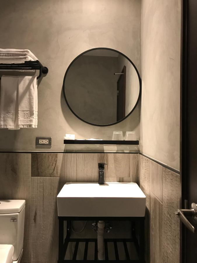 The Retro Tai-Pan Hotel Tainan Luaran gambar