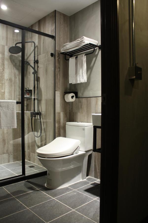The Retro Tai-Pan Hotel Tainan Luaran gambar