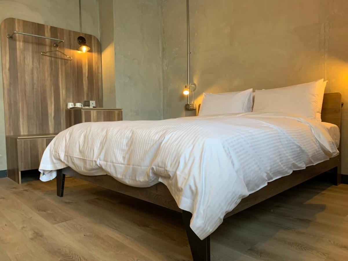 The Retro Tai-Pan Hotel Tainan Luaran gambar