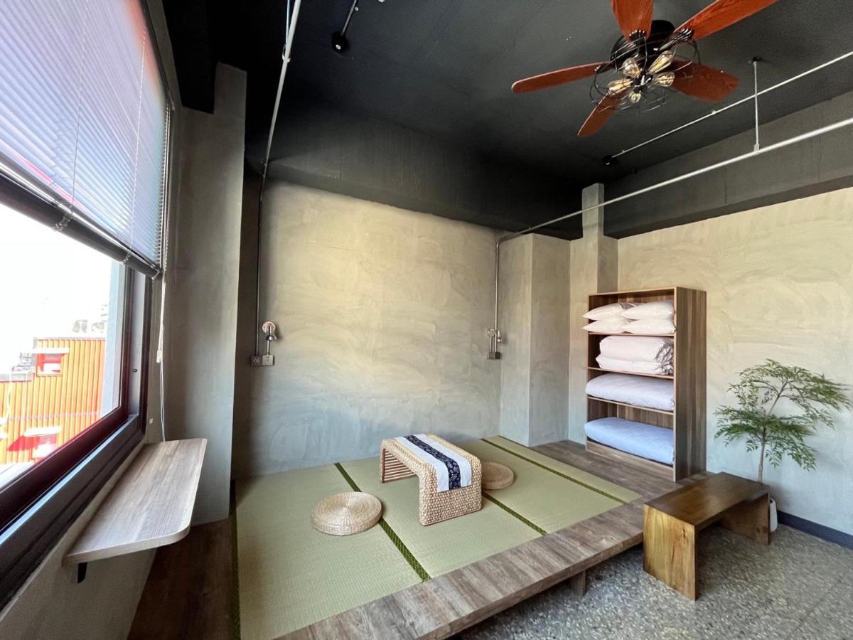 The Retro Tai-Pan Hotel Tainan Luaran gambar