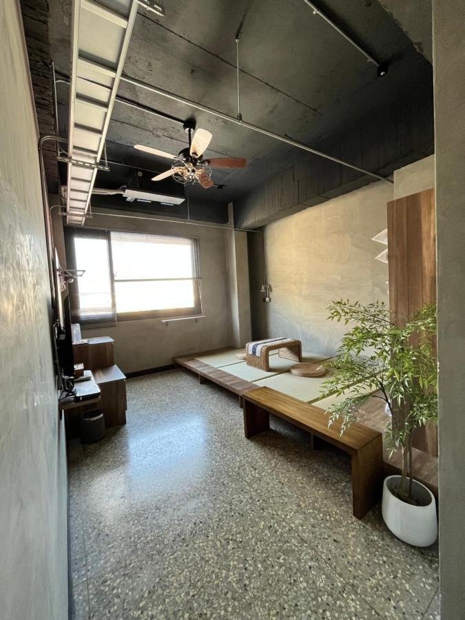 The Retro Tai-Pan Hotel Tainan Luaran gambar