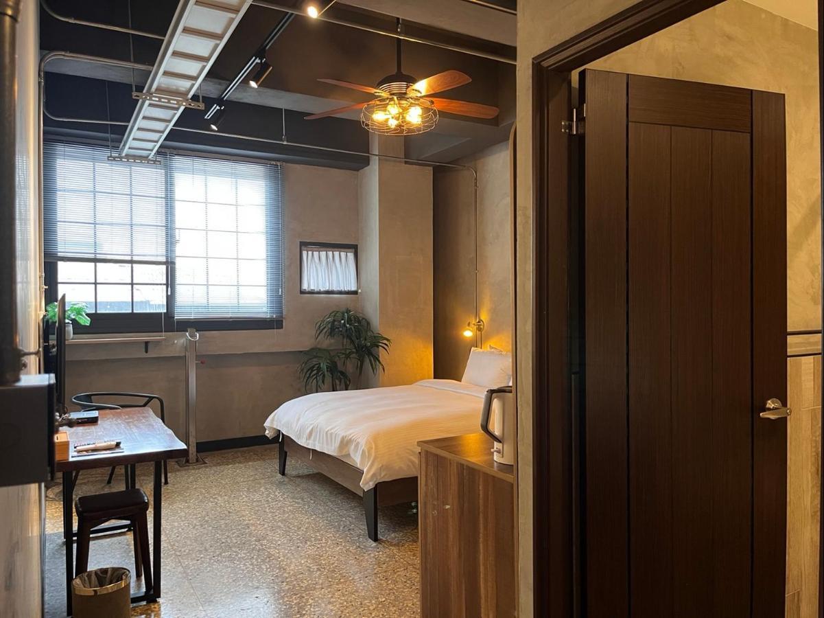 The Retro Tai-Pan Hotel Tainan Luaran gambar