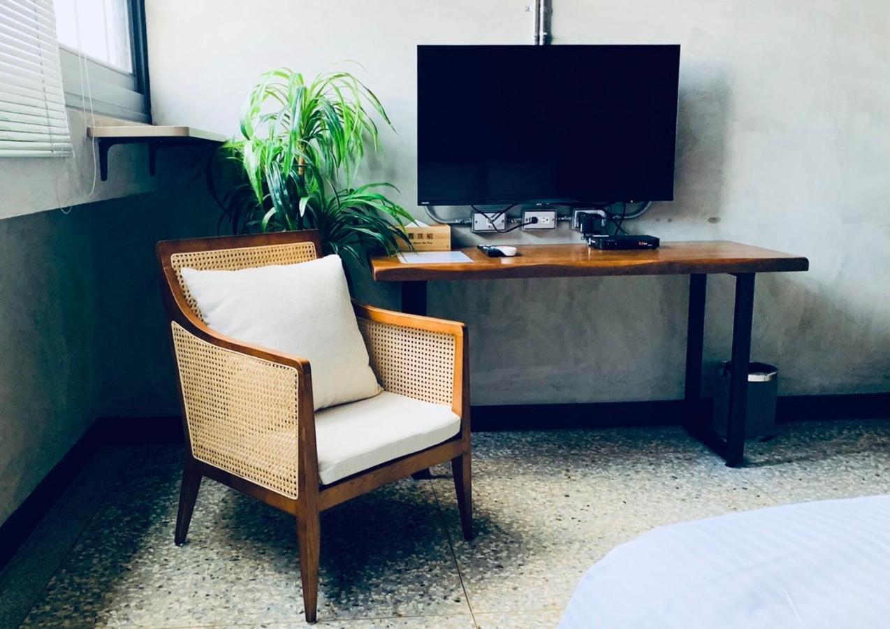 The Retro Tai-Pan Hotel Tainan Luaran gambar