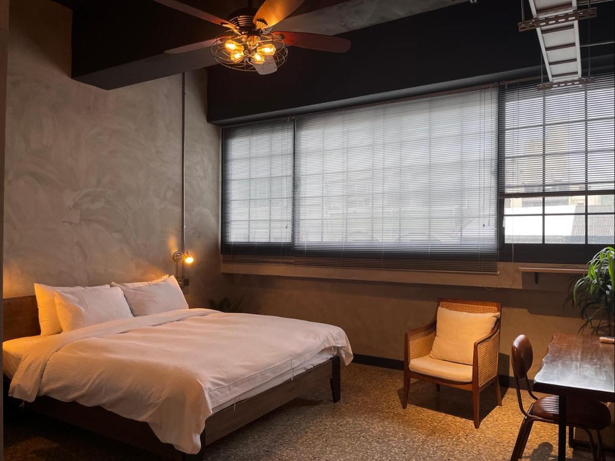 The Retro Tai-Pan Hotel Tainan Luaran gambar