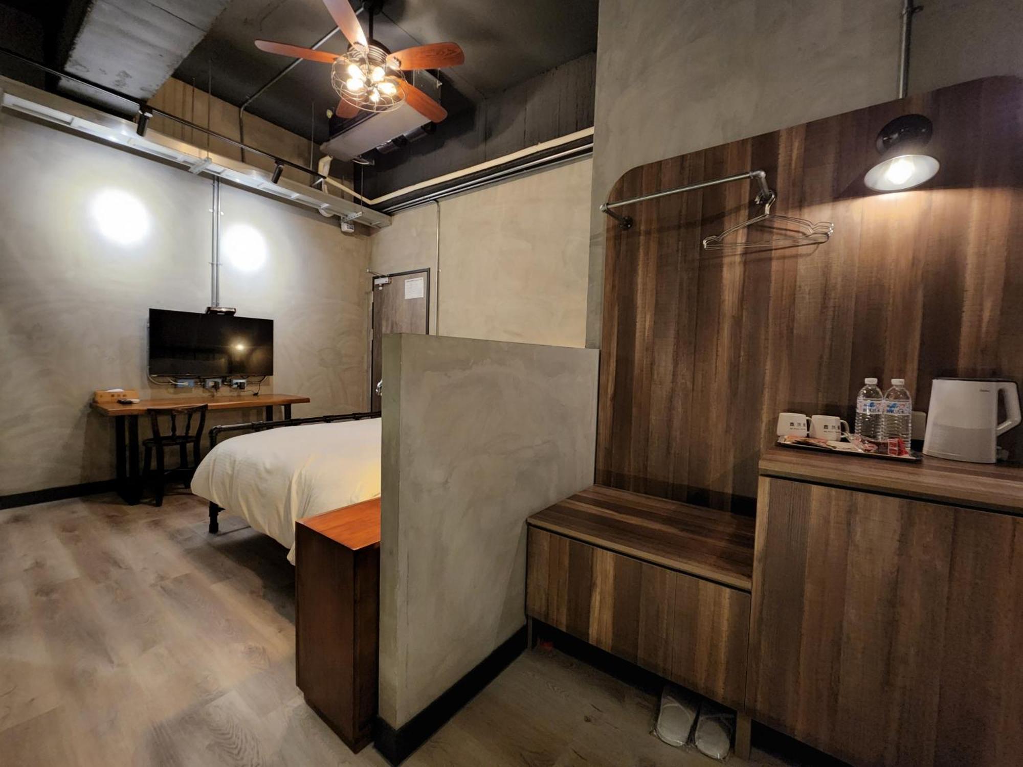 The Retro Tai-Pan Hotel Tainan Luaran gambar