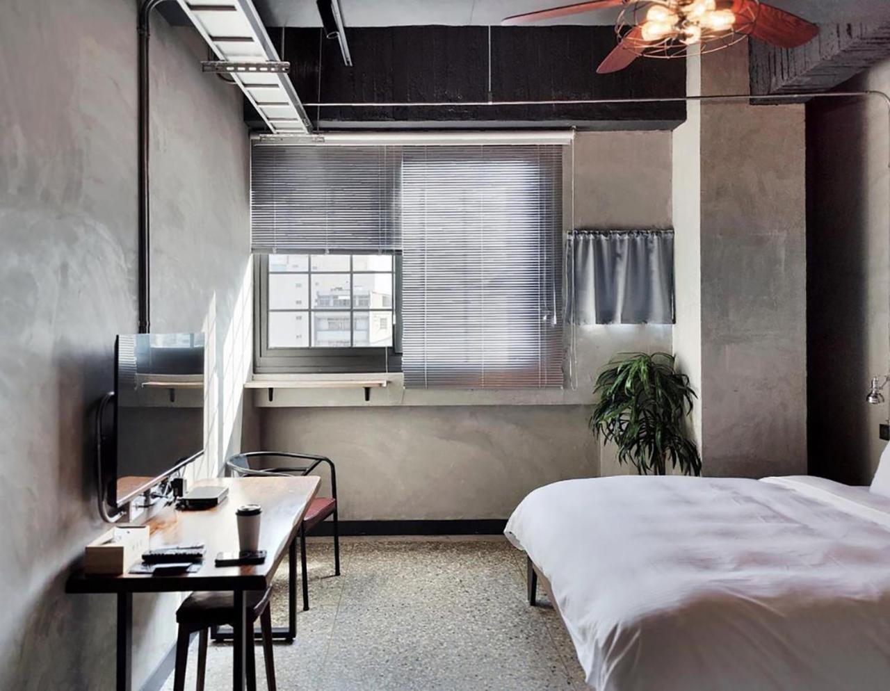 The Retro Tai-Pan Hotel Tainan Luaran gambar